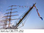 Крупным планом носовая часть учебного трехмачтового фрегата "Херсонес" на Черном море (2019 год). Редакционное фото, фотограф Николай Винокуров / Фотобанк Лори