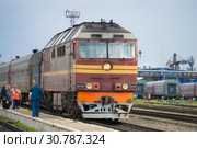 Пассажирский тепловоз ТЭП-70-0366 крупным планом на станции Котлас (2018 год). Редакционное фото, фотограф Виктор Карасев / Фотобанк Лори