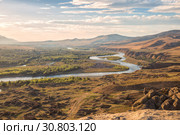 Beautiful landscape in the evening sunlight. Mtkvari River on the background of the Caucasus Mountains, on the banks of the river ruins of a medieval settlement, Uplistsikhe, Georgia. Стоковое фото, фотограф Юлия Бабкина / Фотобанк Лори