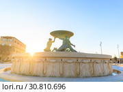 Triton Fountain at the City Gate entrance to Valletta on Malta, spring evening (2019 год). Редакционное фото, фотограф Ирина Мойсеева / Фотобанк Лори