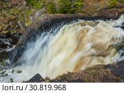 Бурлящие воды Кивача. Карелия. Майский солнечный день. Редакционное фото, фотограф Сергей Цепек / Фотобанк Лори