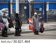 Торговля вещами с рук. Площадь Киевского вокзала. Район Дорогомилово. Город Москва (2010 год). Редакционное фото, фотограф lana1501 / Фотобанк Лори