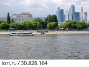 Москва. Бережковская набережная, вид на деловой центр "Москва-Сити" (2019 год). Редакционное фото, фотограф Илюхина Наталья / Фотобанк Лори