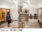 В залах музея истории Югославии. Белград. Сербия (2019 год). Редакционное фото, фотограф Сергей Афанасьев / Фотобанк Лори