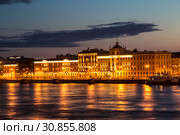 The Lieutenant Schmidt embankment during the white nights, the Neva river, Saint Petersburg, Russia (2015 год). Стоковое фото, фотограф Наталья Волкова / Фотобанк Лори