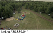 Народные гуляния в Башкирии - сабантуй - праздник плуга. Folk festivals in Bashkiria - Sabantuy - the holiday of the plow. Aerial view. Стоковое видео, видеограф Евгений Романов / Фотобанк Лори