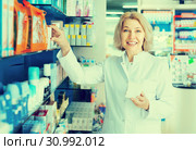 Female pharmacist in drugstore. Стоковое фото, фотограф Яков Филимонов / Фотобанк Лори