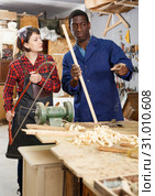 Restorers working with wooden furniture. Стоковое фото, фотограф Яков Филимонов / Фотобанк Лори