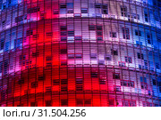 Экстерьер здания Torre Agbar, спроектированного Жаном Нувелем. Барселона, Каталония, Испания (2018 год). Редакционное фото, фотограф Наталья Волкова / Фотобанк Лори