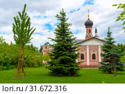 Церковь святителя Тихона, патриарха Всероссийского. Донской монастырь. Москва (2019 год). Стоковое фото, фотограф Александр Щепин / Фотобанк Лори