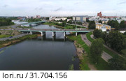 Вид на автомобильный мост через реку Которосль июльским днем. Ярославль, Россия (2019 год). Редакционное видео, видеограф Виктор Карасев / Фотобанк Лори