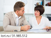 Man consults at the familiar adult lawyer. Стоковое фото, фотограф Яков Филимонов / Фотобанк Лори
