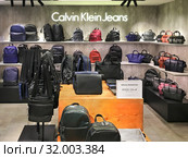 Calvin Klein Jeans store in SOGO Tsim Sha Tsui, Hong Kong (2017 год). Редакционное фото, фотограф Александр Подшивалов / Фотобанк Лори