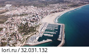 Picturesque aerial view of Mediterranean coastal town of Torredembarra with yachts moored in harbor, Tarragona, Spain (2019 год). Стоковое видео, видеограф Яков Филимонов / Фотобанк Лори