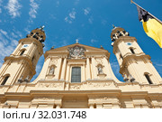 Театинеркирхе (Theatinerkirche) - католическая церковь Святого Каетана (фрагмент здания). Мюнхен. Бавария. Германия (2019 год). Редакционное фото, фотограф E. O. / Фотобанк Лори