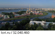 Петропавловская крепость июльским утром (аэросъемка). Санкт-Петербург, Россия (2019 год). Стоковое видео, видеограф Виктор Карасев / Фотобанк Лори