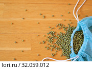 Green mung bean in blue reusable package on wooden background. Copy space. Стоковое фото, фотограф Ольга Балынская / Фотобанк Лори