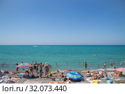 Пляж в Николаевке (2019 год). Редакционное фото, фотограф Евгений Вернигоров / Фотобанк Лори
