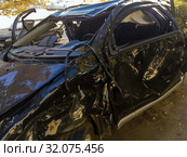 Легковая машина после аварии (2018 год). Редакционное фото, фотограф Вячеслав Палес / Фотобанк Лори