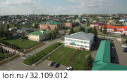 Татарстан. Село Черемшан. Вид с воздуха. Tatarstan. The Village Of Cheremshan. Aerial view. (2019 год). Стоковое видео, видеограф Евгений Романов / Фотобанк Лори