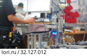 Modern technological exhibition - a man worker fixes computer. Стоковое видео, видеограф Константин Шишкин / Фотобанк Лори
