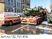 Transportation of heavy army tank T-72B3 (2019 год). Редакционное фото, фотограф FotograFF / Фотобанк Лори