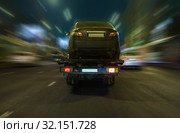 Tow truck transports the car. Стоковое фото, фотограф Юрий Бизгаймер / Фотобанк Лори