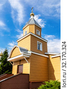 Wooden orthodox church against the sky (2018 год). Стоковое фото, фотограф FotograFF / Фотобанк Лори