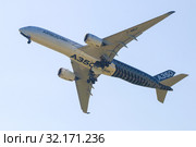 Самолет Эйрбас А350 в демонстрационном полете на авиашоу МАКС-2019. Редакционное фото, фотограф Виктор Карасев / Фотобанк Лори