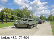Российский основной боевой танк Т-80У на Международном военно-техническом форуме "Армия-2018". Московская область, полигон "Алабино" Редакционное фото, фотограф Игорь Долгов / Фотобанк Лори