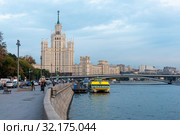 Высотный дом на Котельнической набережной. Москва (2018 год). Редакционное фото, фотограф Александр Щепин / Фотобанк Лори