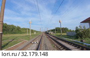 Railway crossing from a car (2019 год). Редакционное видео, видеограф Потийко Сергей / Фотобанк Лори