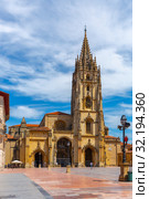 Cathedral of Oviedo on Plaza Alfonso II (2019 год). Стоковое фото, фотограф Яков Филимонов / Фотобанк Лори