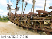 Old rusty multi bucket excavator, giant stacker, absetzer in sandy career. Стоковое фото, фотограф Mikhail Starodubov / Фотобанк Лори