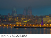 Пламенные башни в городском пейзаже туманным январским вечером. Баку, Азербайджан (2018 год). Стоковое фото, фотограф Виктор Карасев / Фотобанк Лори
