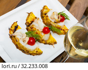 Cuttlefish grilled with pineapple. Стоковое фото, фотограф Яков Филимонов / Фотобанк Лори