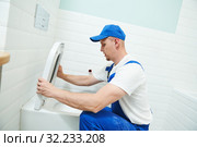 Plumber service. handyman installing toilet sink. Стоковое фото, фотограф Дмитрий Калиновский / Фотобанк Лори