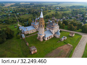 Старинный храмовый комплекс в  селе Парское туманным сентябрьским утром (аэросъемка). Ивановская область, Россия (2019 год). Стоковое фото, фотограф Виктор Карасев / Фотобанк Лори