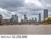 Мост Ламбет (Lambet Bridge) и Лондонский Сити (City of London). Лондон. Великобритания (2019 год). Редакционное фото, фотограф Сергей Афанасьев / Фотобанк Лори