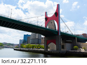 Puente de La Salve, Bilbao (2019 год). Редакционное фото, фотограф Яков Филимонов / Фотобанк Лори