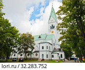 Кирха памяти королевы Луизы (Калининградский областной театр кукол). Ранняя осень. Проспект Победы, 1. Город Калининград. Россия (2019 год). Редакционное фото, фотограф E. O. / Фотобанк Лори