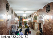 Переход на станции "Комсомольская" Московского метрополитена (2015 год). Редакционное фото, фотограф Алёшина Оксана / Фотобанк Лори