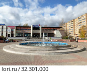 Московская область, город Балашиха. Торговый центр "Курс" (2019 год). Редакционное фото, фотограф Овчинникова Ирина / Фотобанк Лори