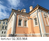 Москва, Колпачный переулок, дом 3 строение 2. Городская усадьба А.И. Онучина - Д.Е. Тверитинова - Г.А. Тембоза (кон. XVII в. — XIX в.: Главный дом с палатами, кон. XVII в., 1730-е гг., 1764 г., XIX в.), (2019 год). Стоковое фото, фотограф Овчинникова Ирина / Фотобанк Лори
