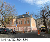 Москва, Колпачный переулок, дом 3 строение 2. Реконструкция городской усадьбы А.И. Онучина - Д.Е. Тверитинова - Г.А. Тембоза (кон. XVII в. — XIX в.: Главный дом с палатами, кон. XVII в., 1730-е гг., 1764 г., XIX в.), (2019 год). Редакционное фото, фотограф Овчинникова Ирина / Фотобанк Лори