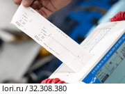 Портативный дефибриллятор-монитор «Аксион» ДКИ-Н-10 с термопринтером и комбинированным питанием для электроимпульсной терапии нарушений сердечного ритма (2019 год). Редакционное фото, фотограф А. А. Пирагис / Фотобанк Лори