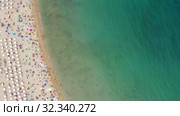 Picturesque overview of ocean shoreline with colored umbrellas of vacationers on sandy beach (2019 год). Стоковое видео, видеограф Яков Филимонов / Фотобанк Лори