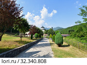 Road to Church of Assumption of Mother of God of Monastery of Moraca Montenegro. Стоковое фото, фотограф Володина Ольга / Фотобанк Лори