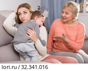 Adult female with her mother are having disagreements for parenting child. Стоковое фото, фотограф Яков Филимонов / Фотобанк Лори