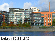 Tampella, old industrial district converted to high-class residential area, in autumn. Tampere, Finland (2019 год). Редакционное фото, фотограф Валерия Попова / Фотобанк Лори